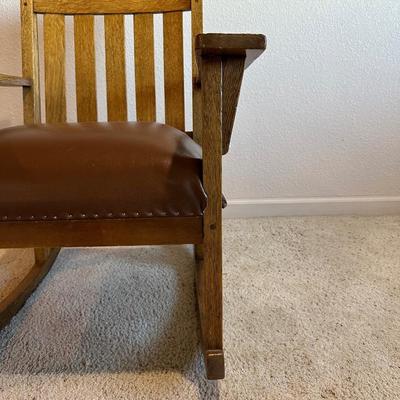 ANTIQUE ROCKING CHAIR