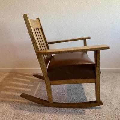 ANTIQUE ROCKING CHAIR