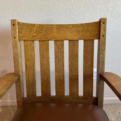 ANTIQUE ROCKING CHAIR