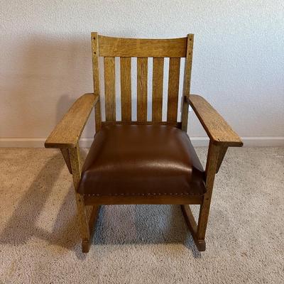 ANTIQUE ROCKING CHAIR