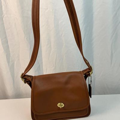 Lot E 215 Vintage Coach Ramblers Legacy Flap Shoulder Bag Bi-Fold Wallet and Dog Keychain