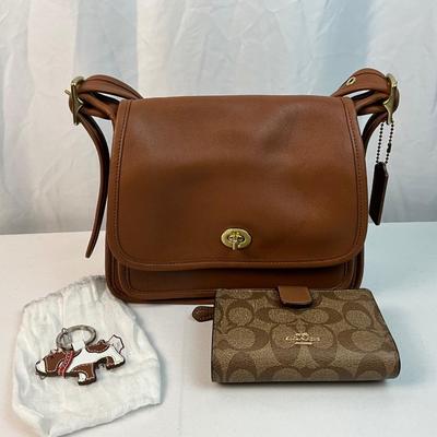 Lot E 215 Vintage Coach Ramblers Legacy Flap Shoulder Bag Bi-Fold Wallet and Dog Keychain