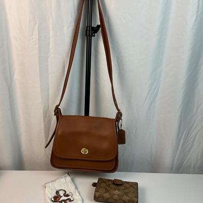 Lot E 215 Vintage Coach Ramblers Legacy Flap Shoulder Bag Bi-Fold Wallet and Dog Keychain