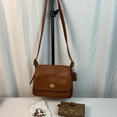 Lot E 215 Vintage Coach Ramblers Legacy Flap Shoulder Bag Bi-Fold Wallet and Dog Keychain