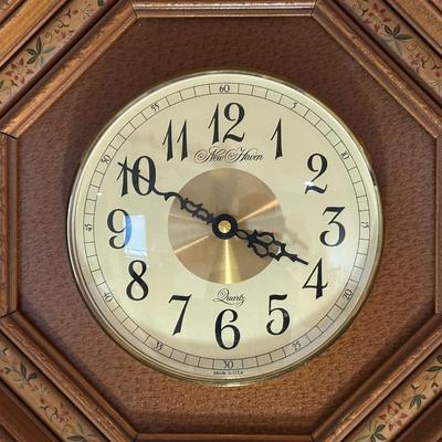END TABLE, NEW HAVEN WALL CLOCK AND BRASS TABLE LAMP
