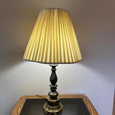 END TABLE, NEW HAVEN WALL CLOCK AND BRASS TABLE LAMP