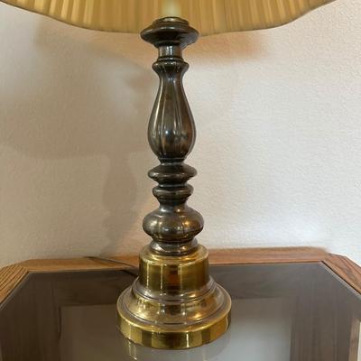 END TABLE, NEW HAVEN WALL CLOCK AND BRASS TABLE LAMP