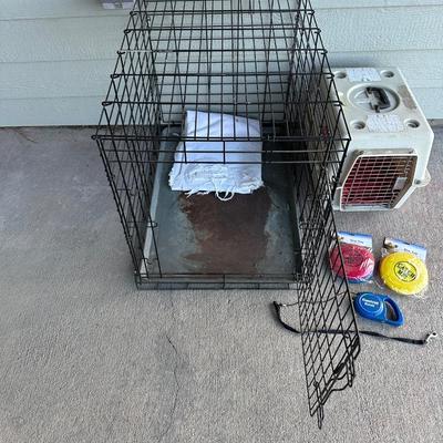 PET KENNEL AND CARRIER PLUS RETRACTABLE LEASH AND TOYS