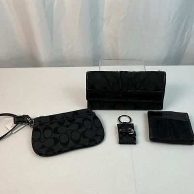 Lot E 219 NWT Coach Wristlet with Keychain Wallet and Bi-Fold Wallet