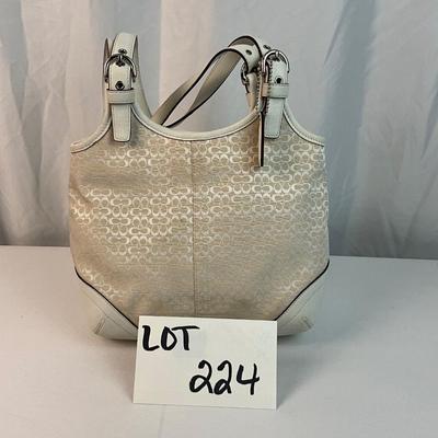Lot E 224 Vintage Coach Signature Handbag