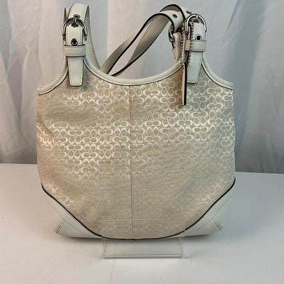 Lot E 224 Vintage Coach Signature Handbag