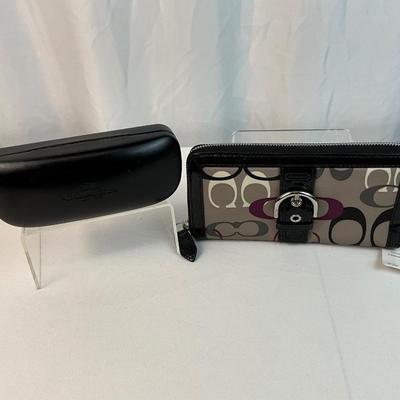 Lot E 225 NWT Coach Signature Wallet and Glasses Case