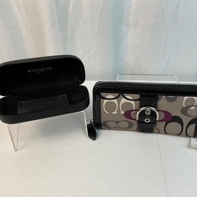 Lot E 225 NWT Coach Signature Wallet and Glasses Case