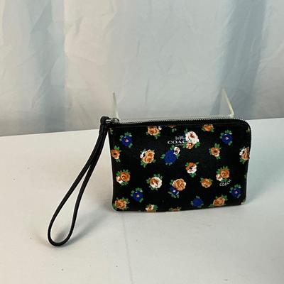 Lot E 227 NWT Coach Petal Bucket Shoulder Bag and Matching Wristlet