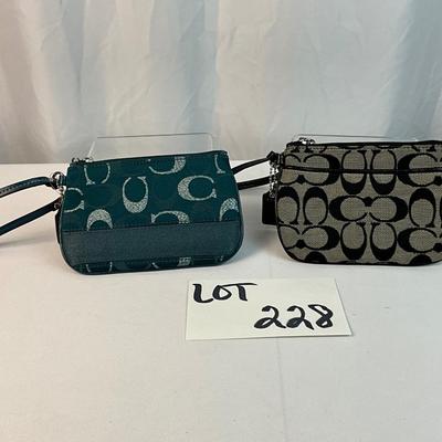 Lot E 228 NWT Coach Signature Teal Wristlet