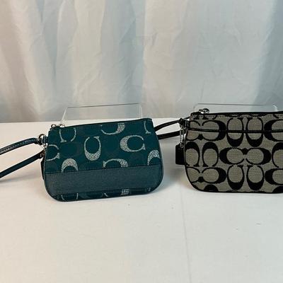 Lot E 228 NWT Coach Signature Teal Wristlet