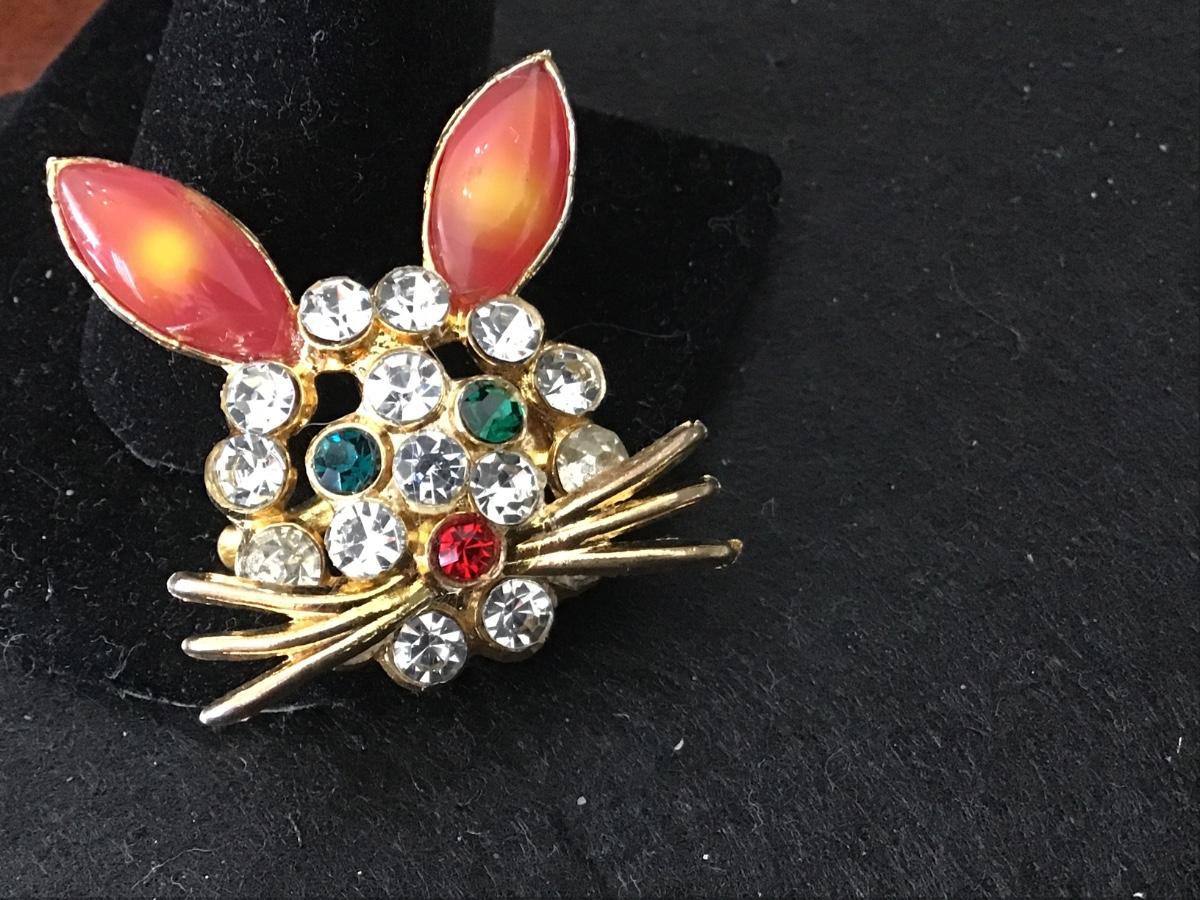 Rhinestone Bunny pin Vintage | EstateSales.org