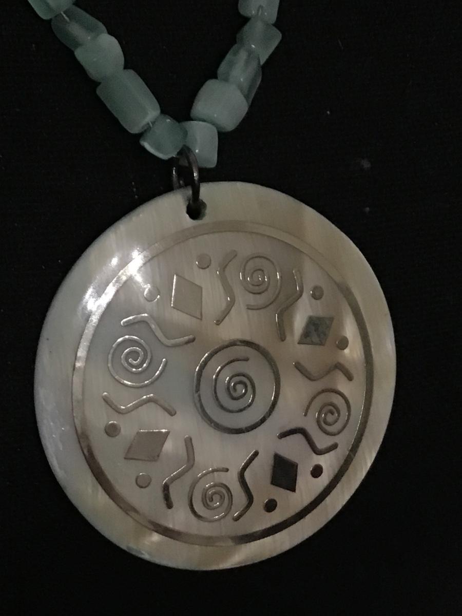 Aztec Inlay Arch Aqua Green Agate Aztec Shell inlay Design | EstateSales.org