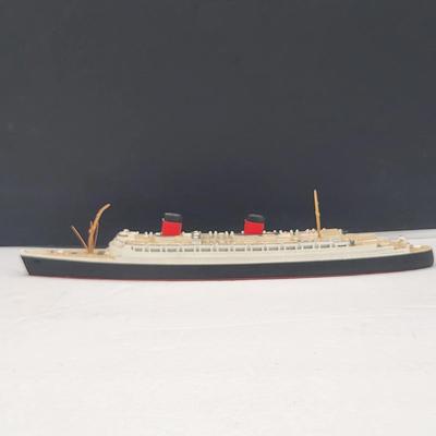 10" Queen Mary & Queen Elizabeth Die Cast Ship Models