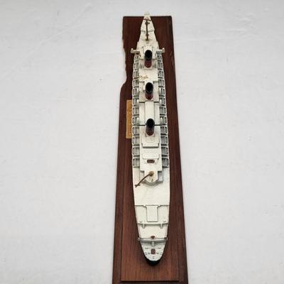 10" Queen Mary & Queen Elizabeth Die Cast Ship Models