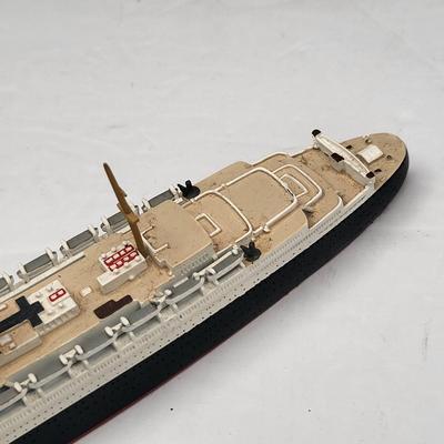 10" Queen Mary & Queen Elizabeth Die Cast Ship Models