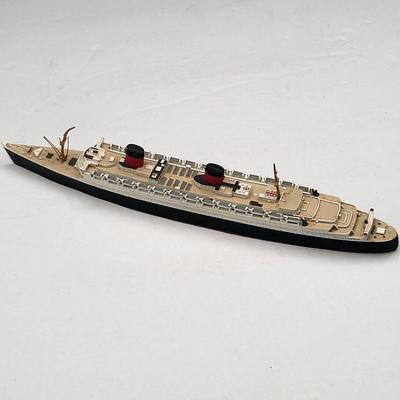 10" Queen Mary & Queen Elizabeth Die Cast Ship Models