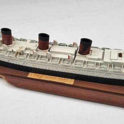 10" Queen Mary & Queen Elizabeth Die Cast Ship Models