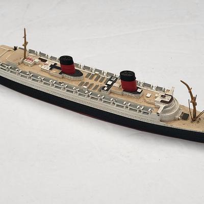 10" Queen Mary & Queen Elizabeth Die Cast Ship Models