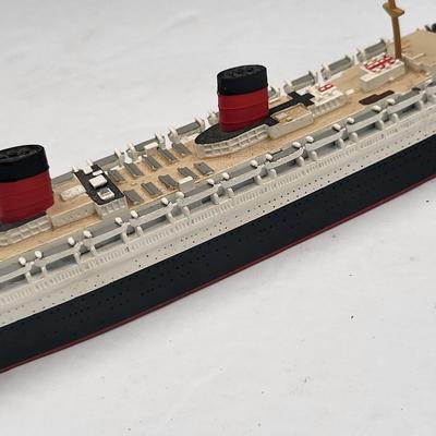 10" Queen Mary & Queen Elizabeth Die Cast Ship Models