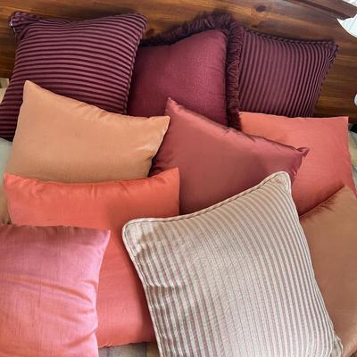 Lot of 10 Decorative Pillows