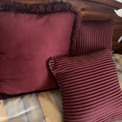 Lot of 10 Decorative Pillows