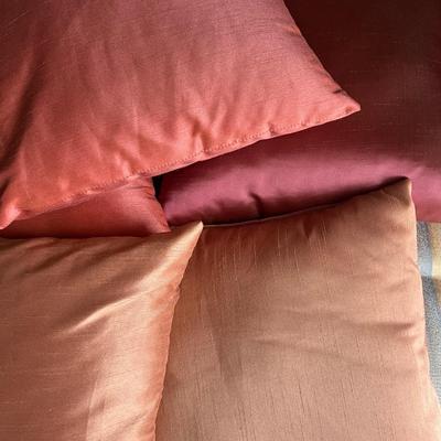Lot of 10 Decorative Pillows