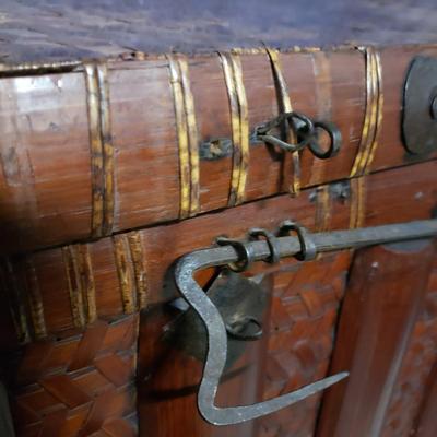 Bamboo/Woven Trunk (1020BR-KD)