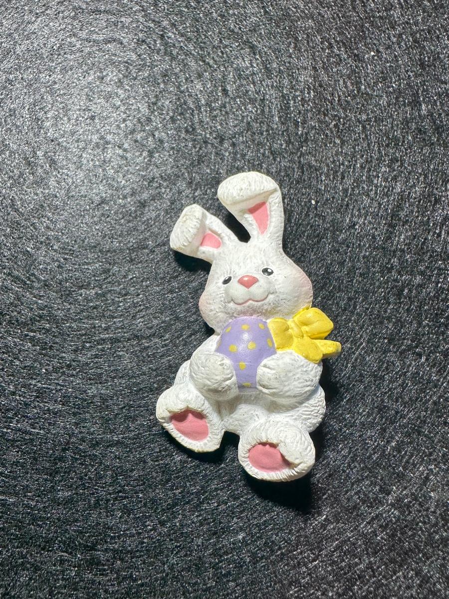 Adorable vintage hallmark easter bunny pin brooch estatesales