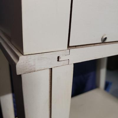 Ethan Allen Distressed White Side Table (1020BR-KD)