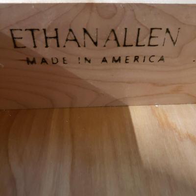 Ethan Allen Distressed White Side Table (1020BR-KD)