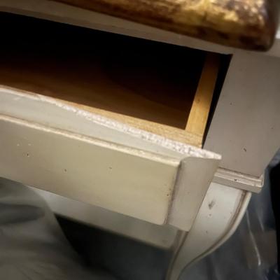 Ethan Allen Distressed White Side Table (1020BR-KD)