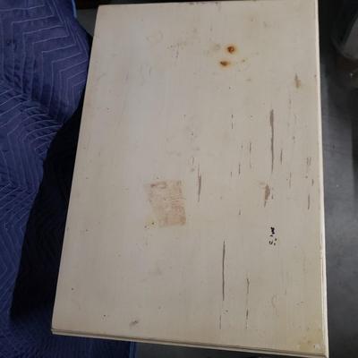 Ethan Allen Distressed White Side Table (1020BR-KD)