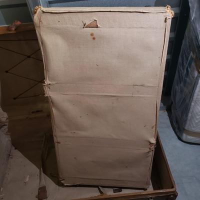 Vintage English Canvas/Wood Trim Trunk (1020BR-KD)