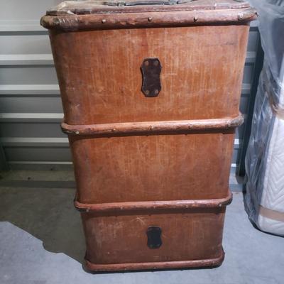 Vintage English Canvas/Wood Trim Trunk (1020BR-KD)