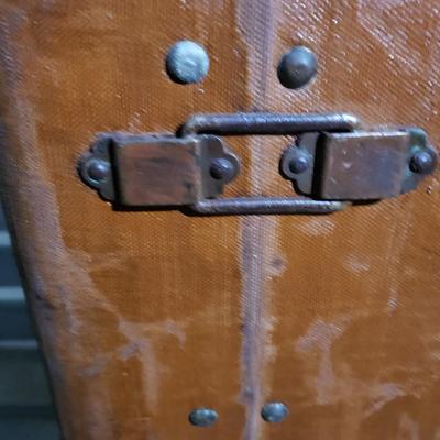 Vintage English Canvas/Wood Trim Trunk (1020BR-KD)