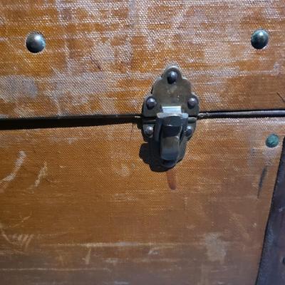 Vintage English Canvas/Wood Trim Trunk (1020BR-KD)