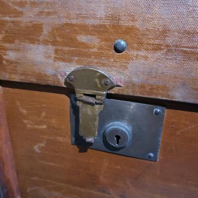 Vintage English Canvas/Wood Trim Trunk (1020BR-KD)