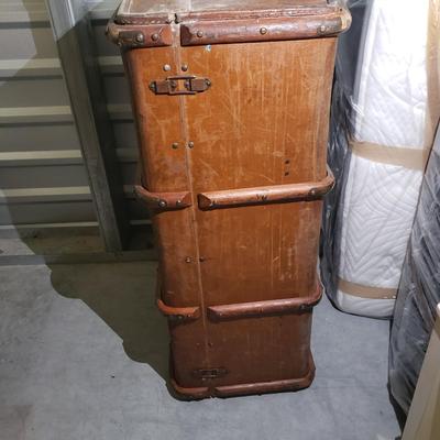 Vintage English Canvas/Wood Trim Trunk (1020BR-KD)