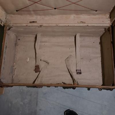 Vintage English Canvas/Wood Trim Trunk (1020BR-KD)