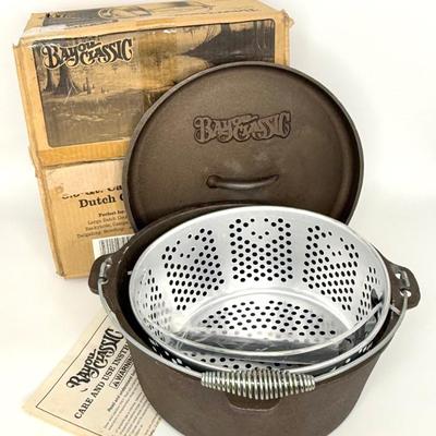 Bayou Classic Dutch Oven with Fryer Basket