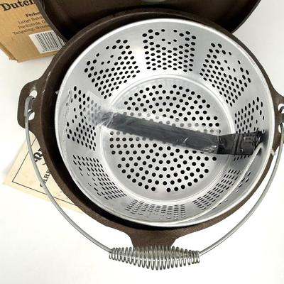 Bayou Classic Dutch Oven with Fryer Basket