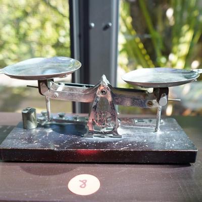 Antique Avoirdupois Weight Scale
