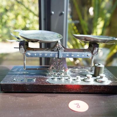 Antique Avoirdupois Weight Scale