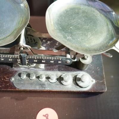 Antique Avoirdupois Weight Scale